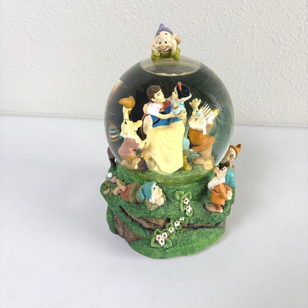 Disney Snow White Seven Dwarfs Musical Snow Globe Someday My Prince Will Come